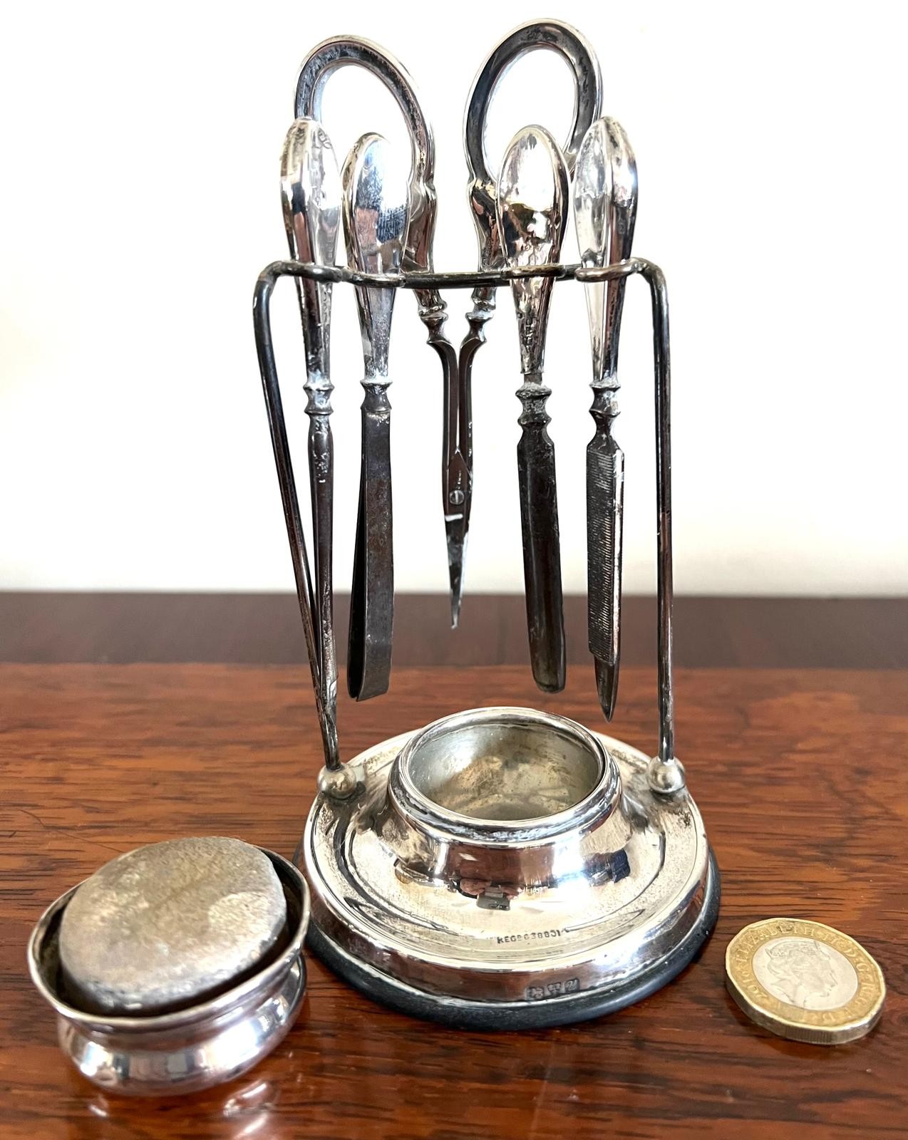 SILVER MANICURE SET, CHESTER HALLMARK, 1920, SIX PIECE UPON CIRCULAR STAND - Image 2 of 4