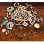 ACCUMULATION OF COSTUME JEWELLERY