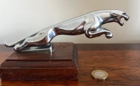 LEAPING JAGUAR CAR MASCOT UPON WOODEN STAND, APPROX 20cm IN LENGTH