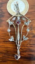 UNHALLMARKED PENDANT SET WITH SEED PEARLS AND RUBIES, TOTAL WEIGHT APPROX 2.5g