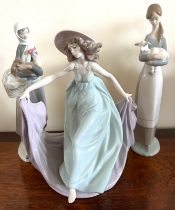 THREE LLADRO FIGURES