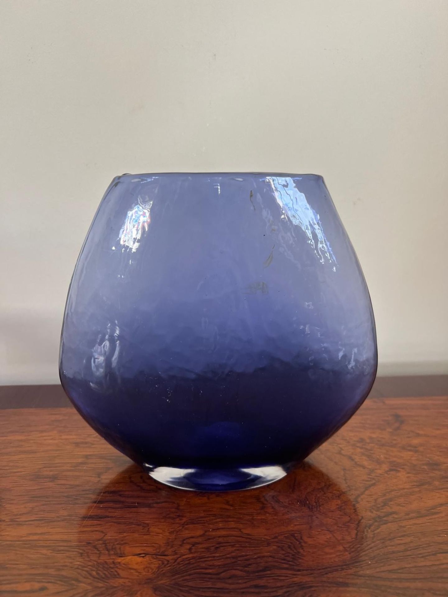 ART GLASS BOWL AND VASE - Image 4 of 4