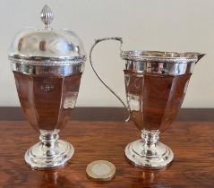 SILVER SUGAR SIFTER, BIRMINGHAM, 1924, WEIGHT APPROX 110g, AND SILVER CREAMER, BIRMINGHAM, 1925,