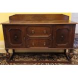 Early 20th century oak sideboard. Approx. 97cm H x 137cm W x 45cm D