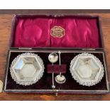 PAIR OF SILVER SALTS, BIRMINGHAM, 1901, PLUS SPOON TO ACCORD, BOXED, TOTAL WEIGHT APPROX 19.3g