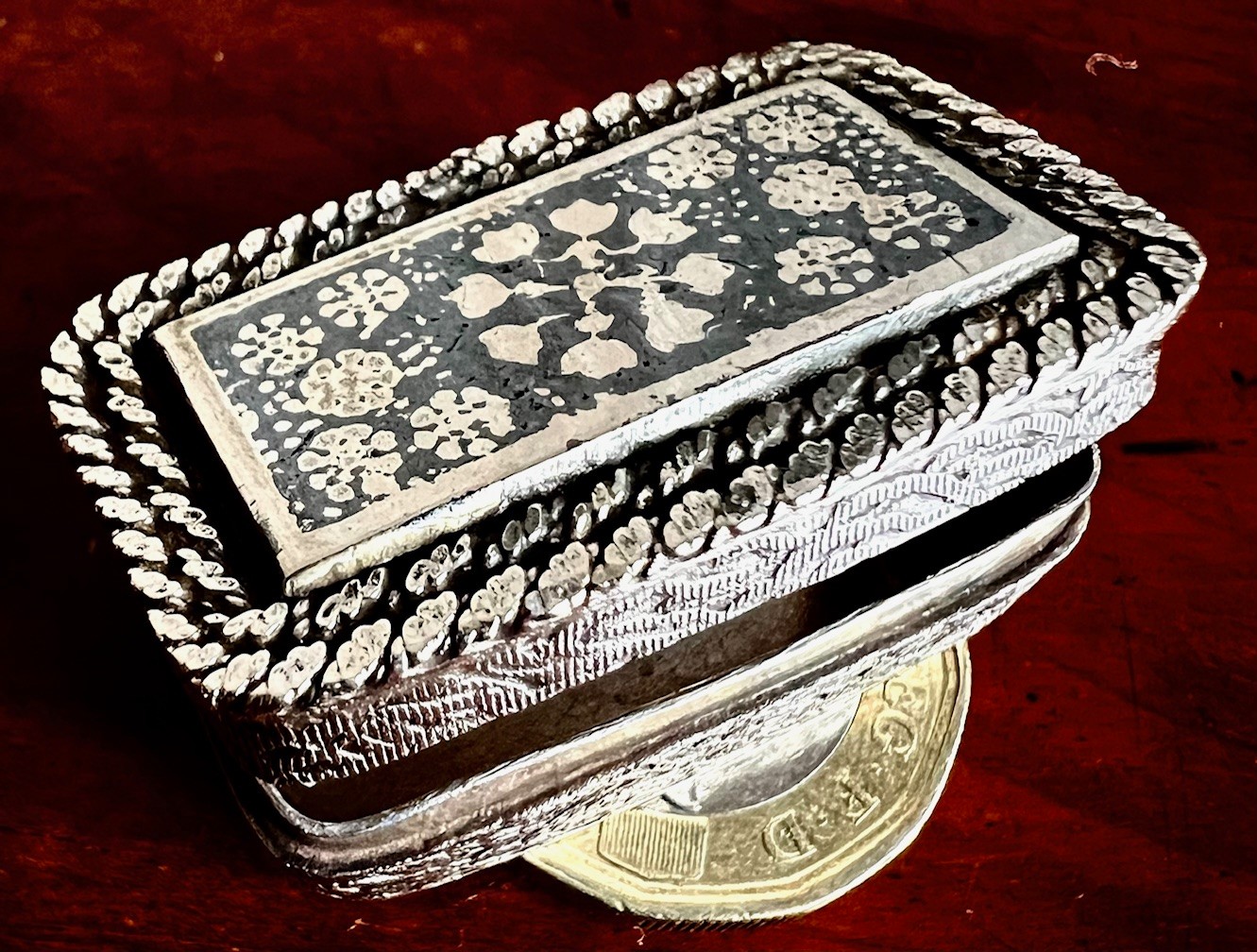 SMALL SILVER BOX INLAID WITH BLACK ENAMEL, STAMPED TO BASE 900 - Image 2 of 6