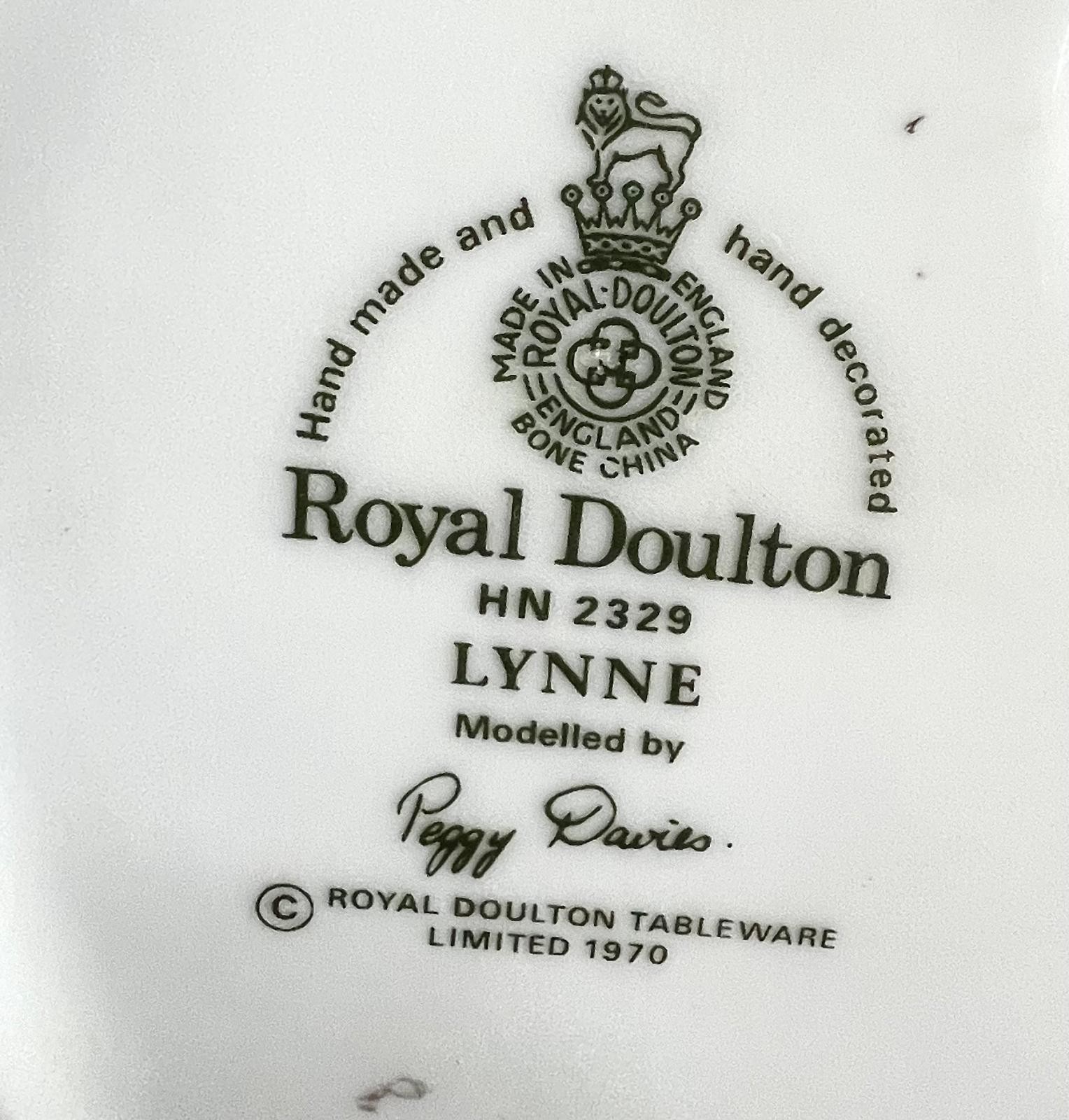 ROYAL DOULTON FIGURES BEATRICE HN3263 AND LYNNE HN2329, MODELLED BY PEGGY DAVIES, APPROX 20cm HIGH - Image 5 of 5