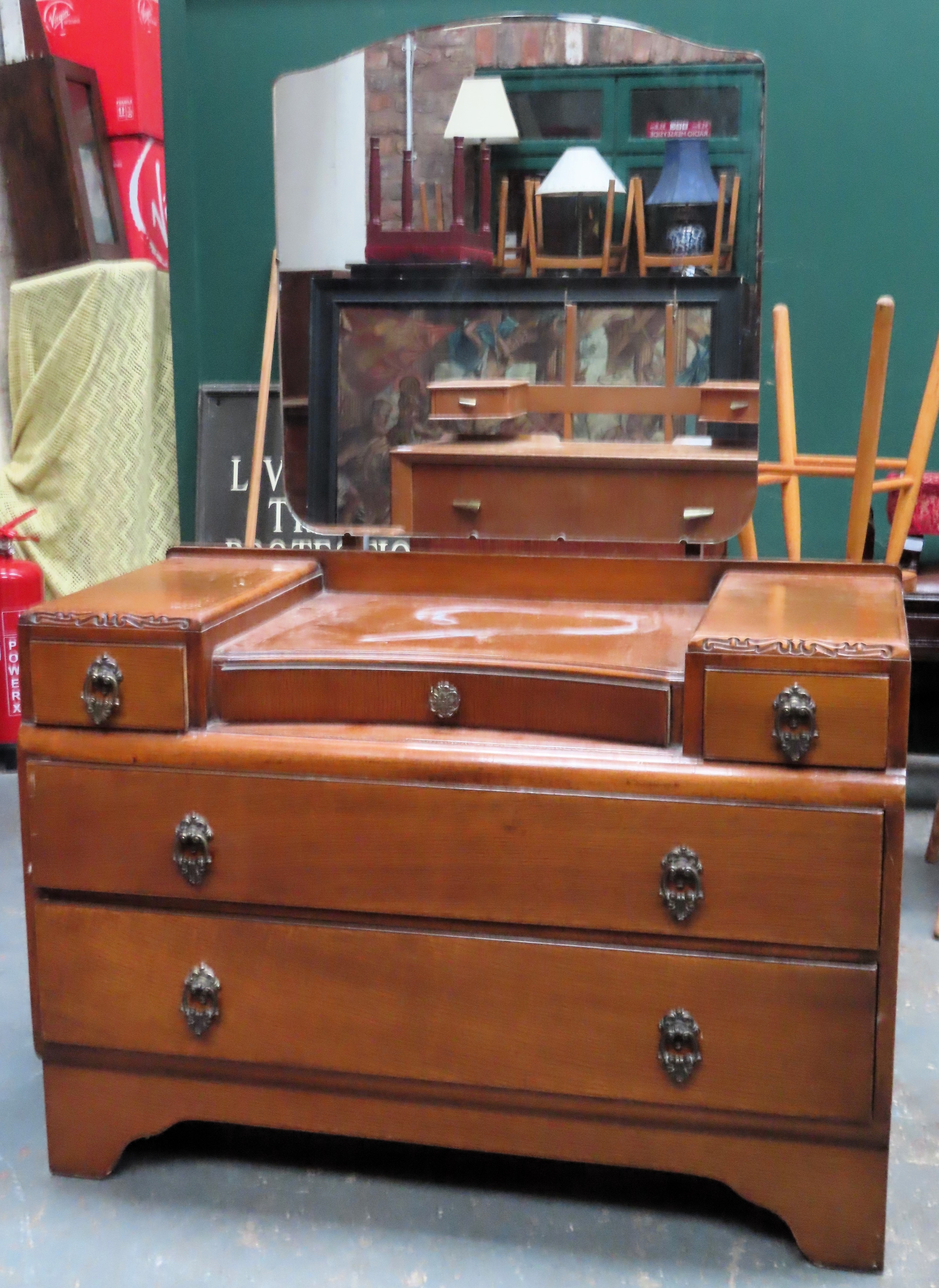 Art Deco style oak dressing table. Approx. 140 x 99 x 48cms used condition with minor scuffs and