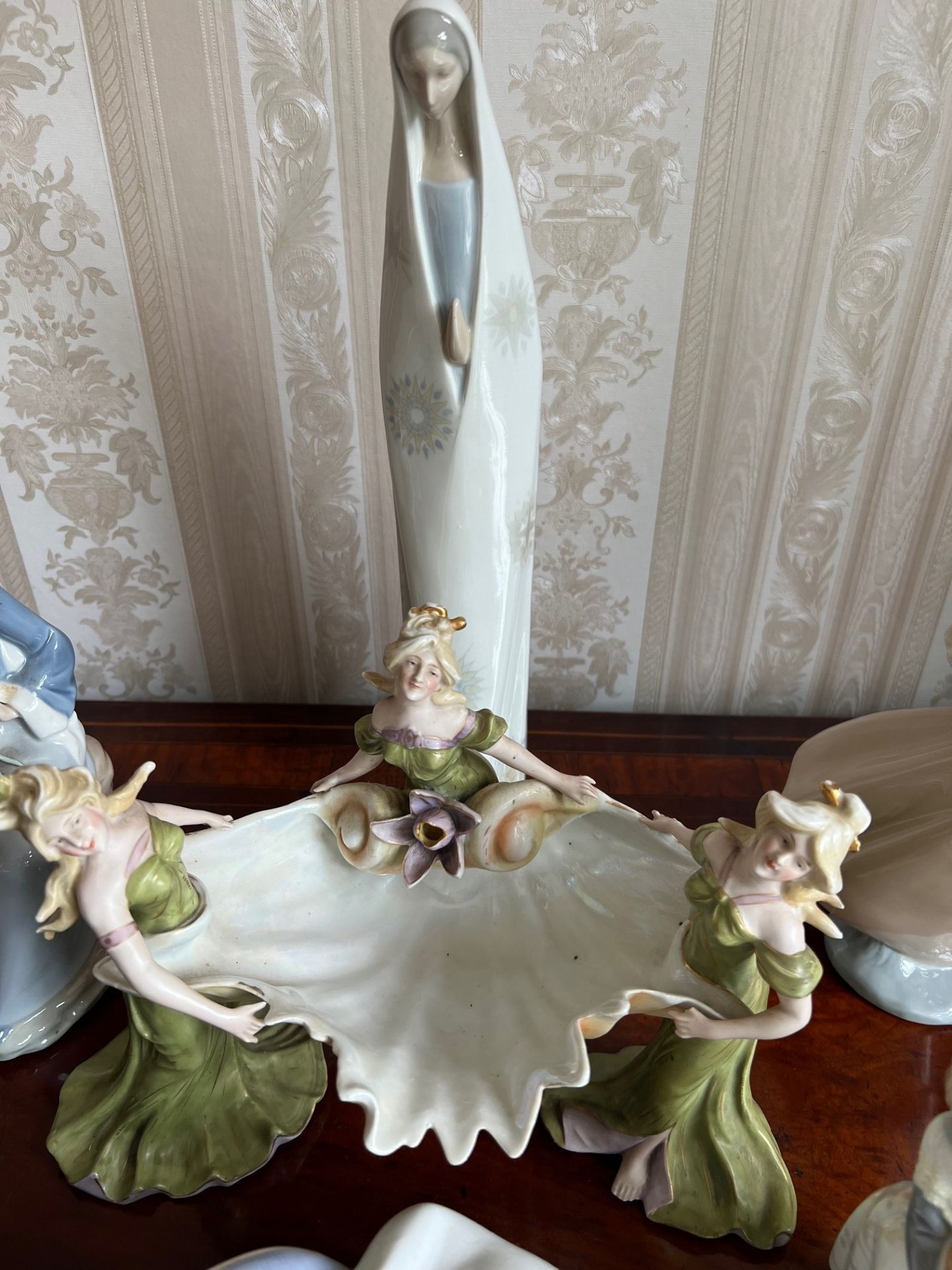 SIX LLADRO FIGURES AND ROYAL DUX STYLE POSY BOWL - Image 3 of 3