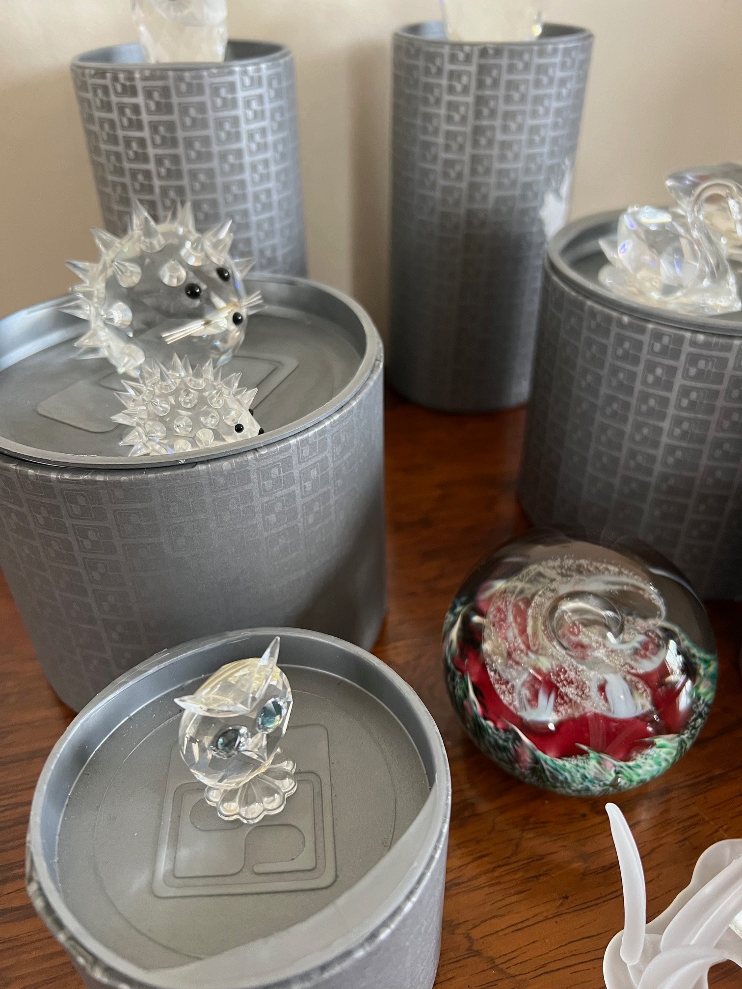 COLLECTION OF SWAROVSKI PLUS PAPERWEIGHT ONE SWAROVSKI OWL EAR DEFICIENT - Image 2 of 4