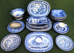 Sundry lot of blue and white ceramics - mostly Willow pattern, various makers all has some