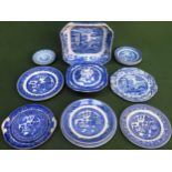 Sundry lot of blue and white ceramics - mostly Willow pattern, various makers used and unchecked but