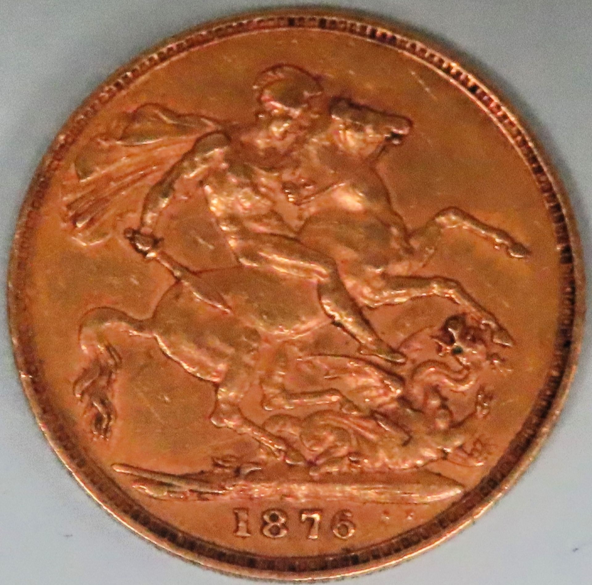 1876 gold full sovereign with young uncrowned Victoira head. reasonable used condition - Image 2 of 2