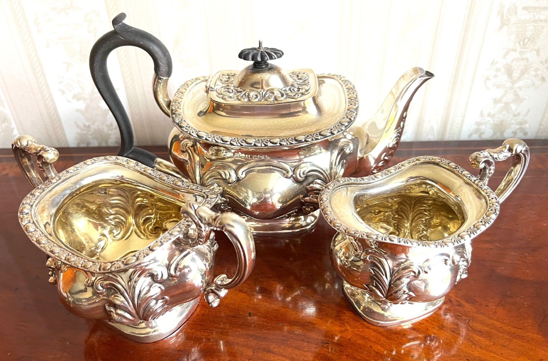SILVER THREE PIECE TEA SET, BIRMINGHAM, 1907, REPOUSSE DECORATION, TOTAL WEIGHT APPROX 1400g