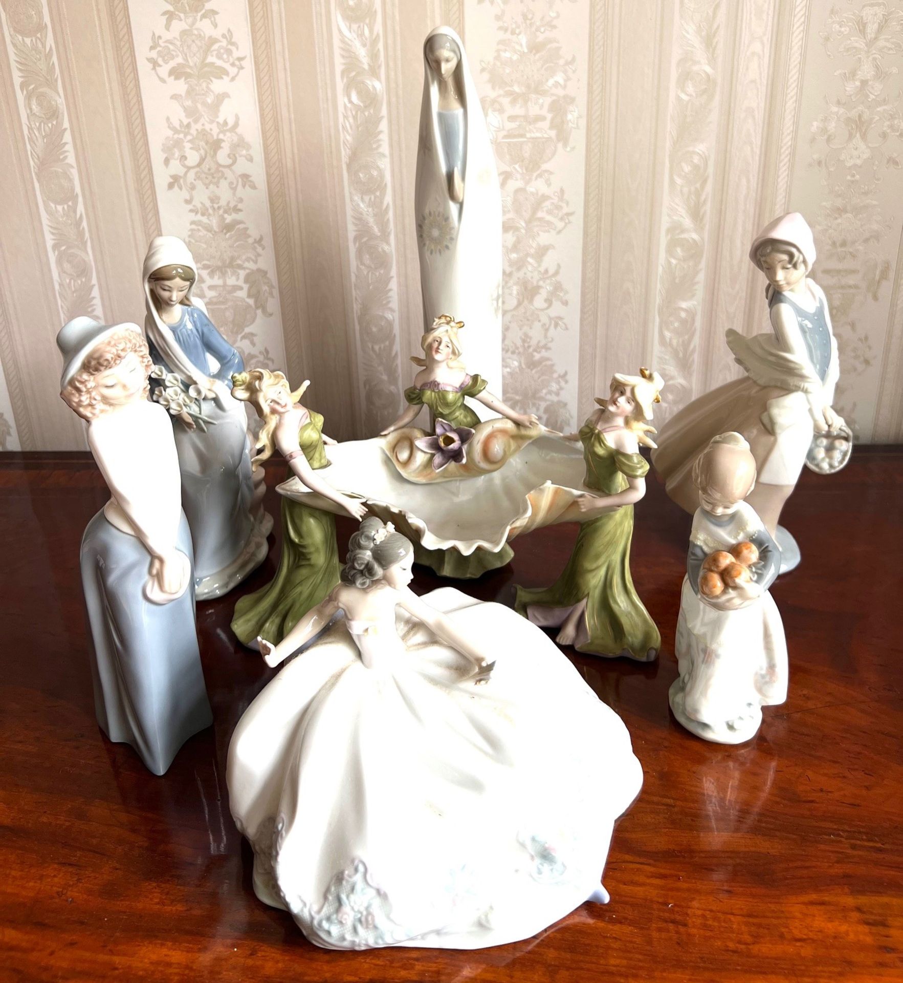SIX LLADRO FIGURES AND ROYAL DUX STYLE POSY BOWL