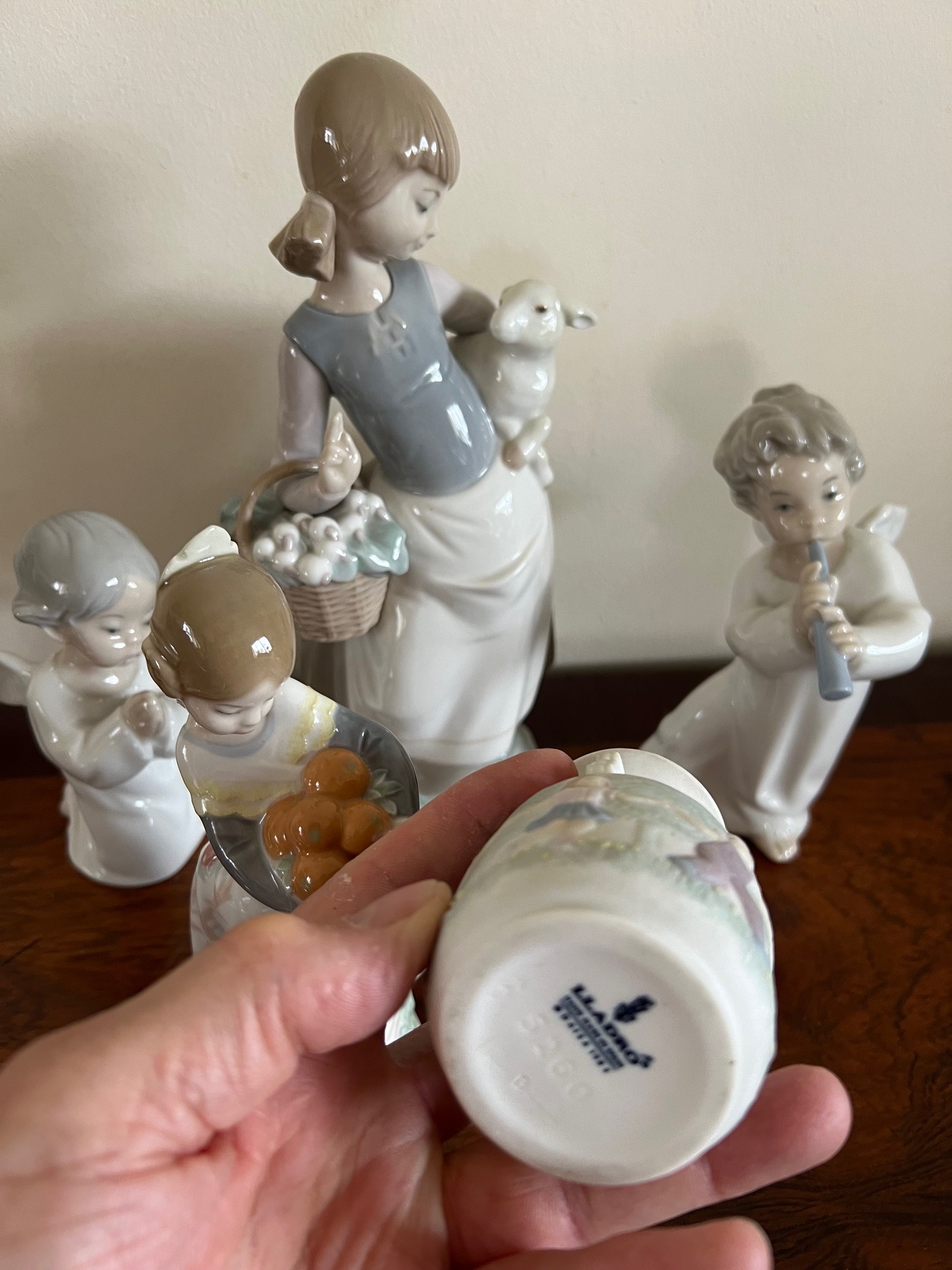 FOUR LLADRO FIGURES PLUS LLADRO VASE - Image 2 of 2