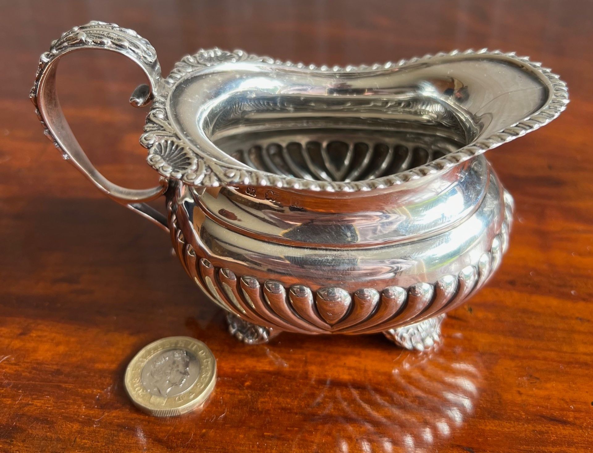 SILVER CREAM JUG, LOBE DECORATION AND GADROON BORDERS, BIRMINGHAM, 1902, WEIGHT APPROX 135g - Image 2 of 2