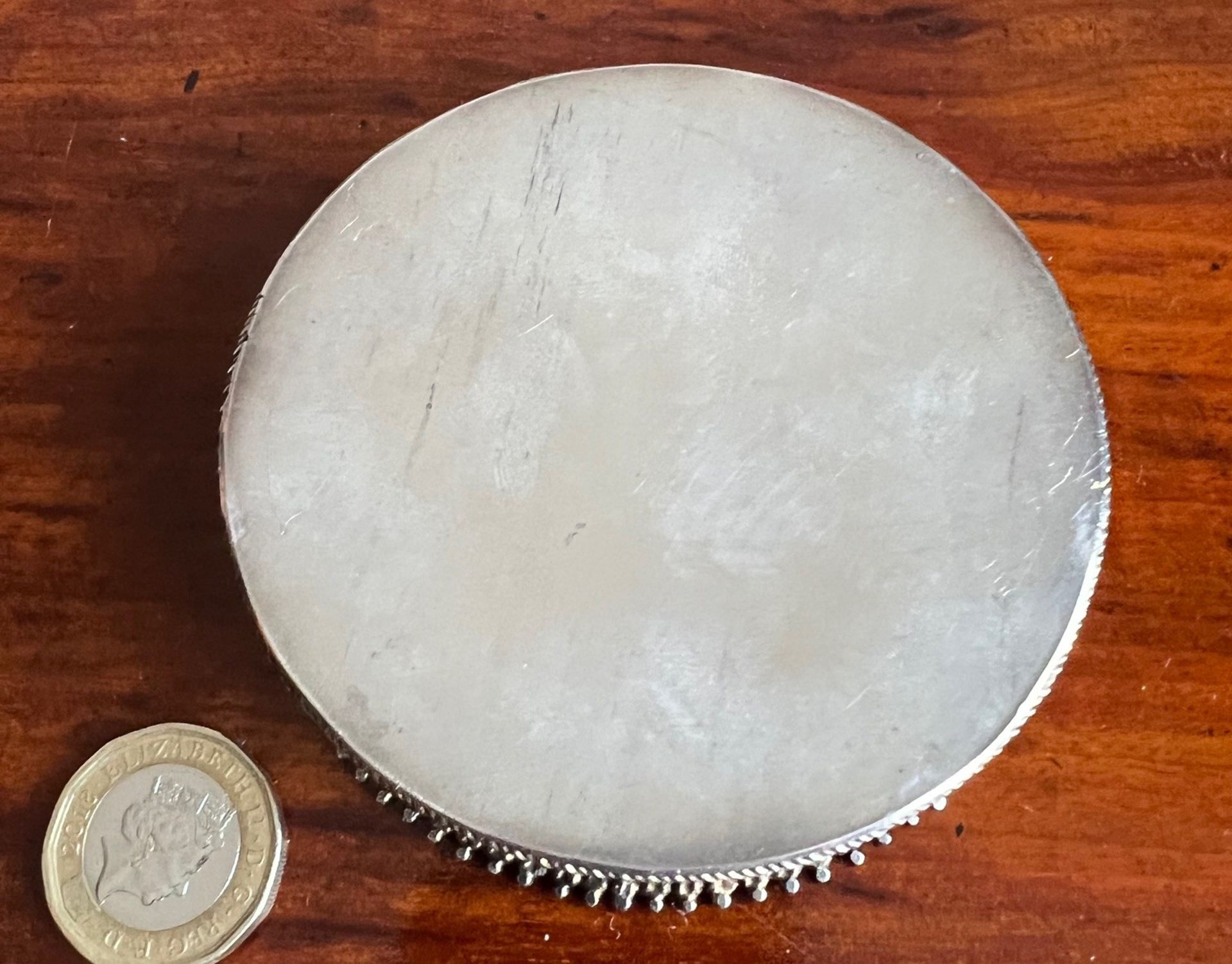 INDIAN SILVER COLOURED CIRCULAR BOX, DIAMETER APPROX 8cm - Image 3 of 3