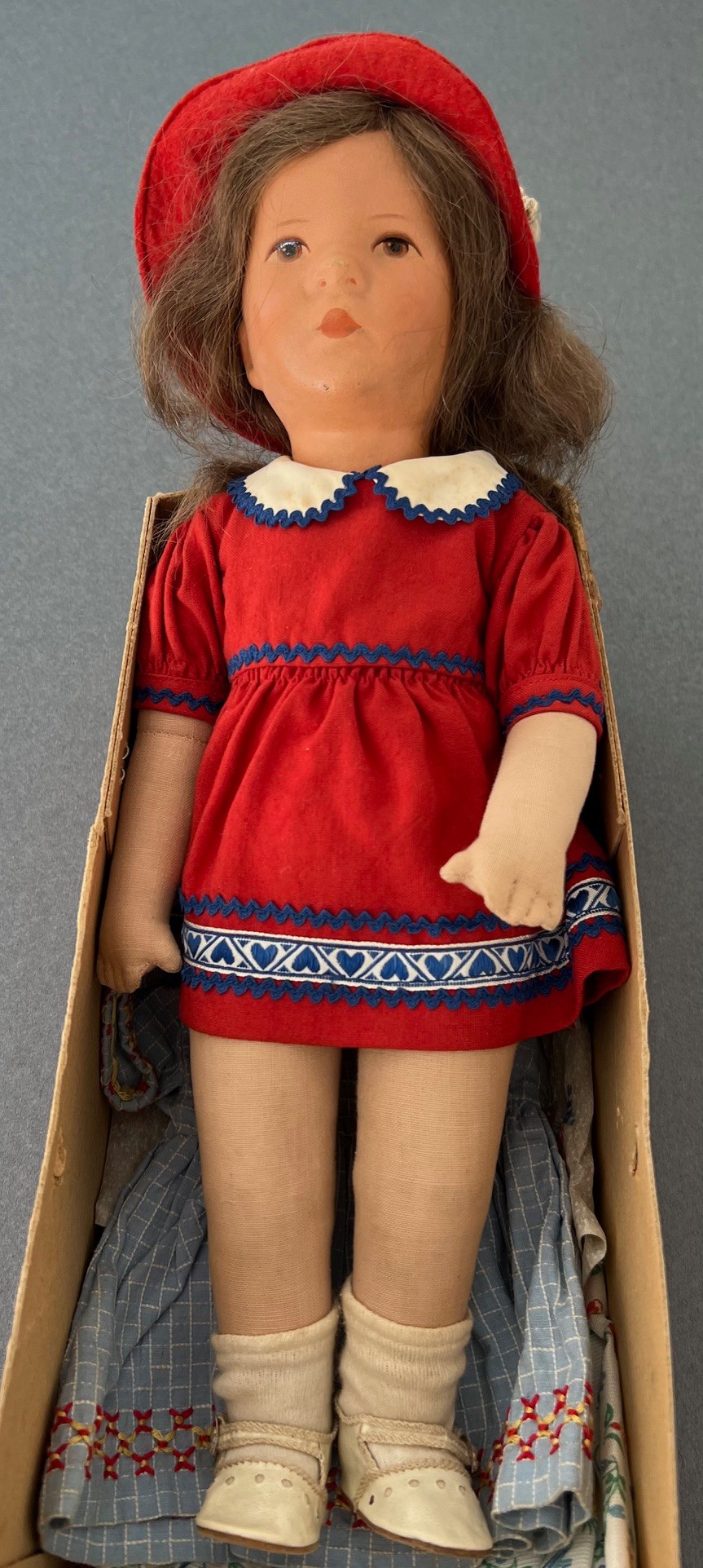 GERMAN DOLL, COMPOSITION HEAD, FABRIC BODY PLUS ASSOCIATED PERIOD CLOTHING - Image 6 of 9