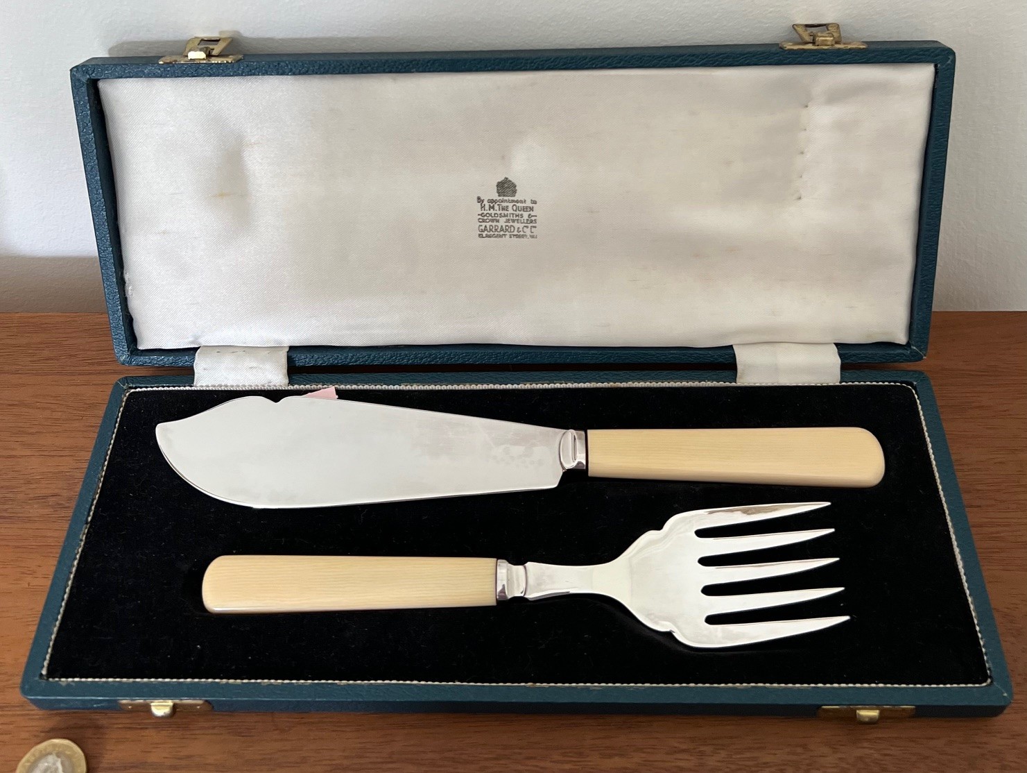 REGENT PLATED FISH SERVERS