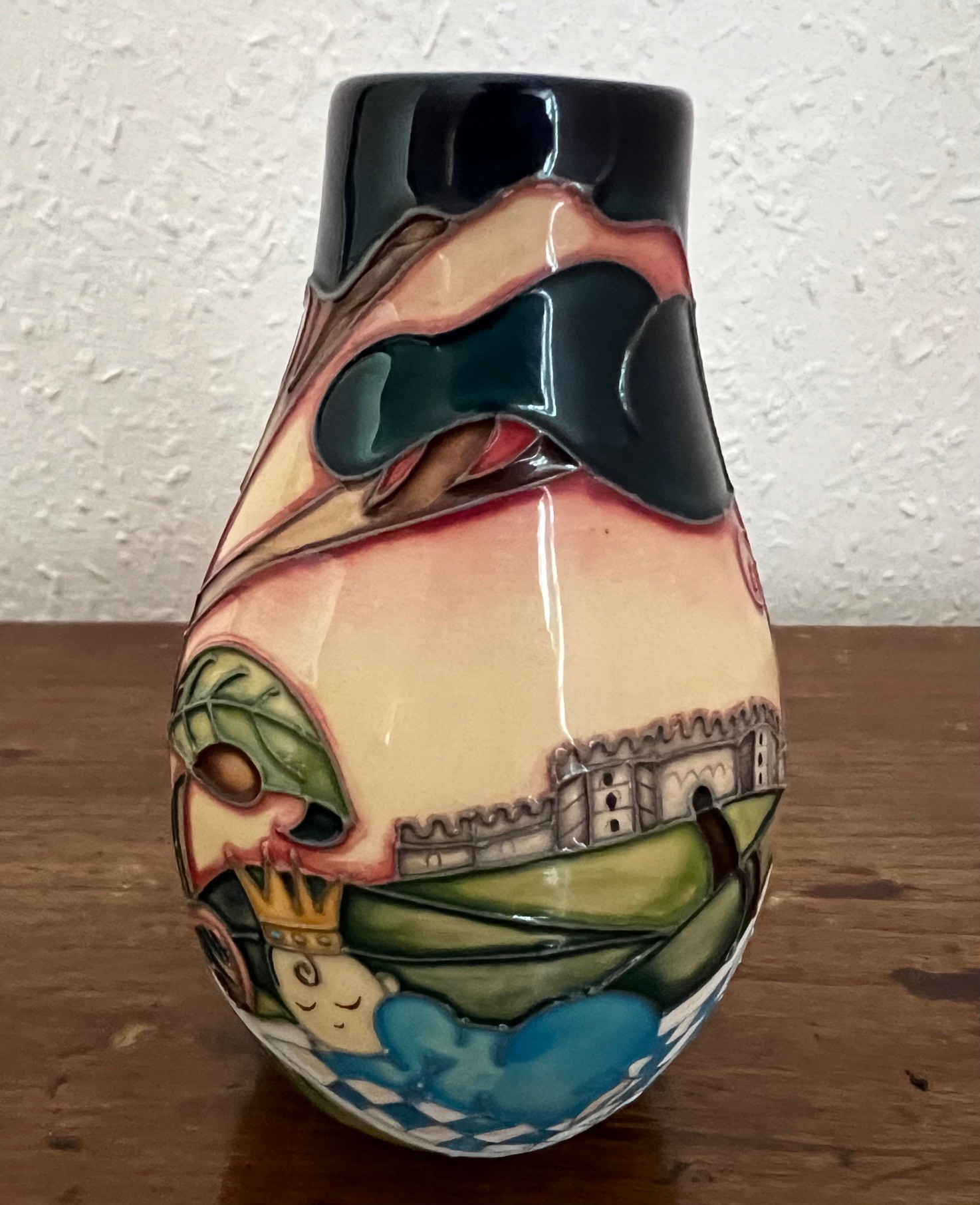 TUBE LINED DECORATIVE VASE IN THE MOORCROFT MANNER, APPROX 14cm HIGH - Image 3 of 3
