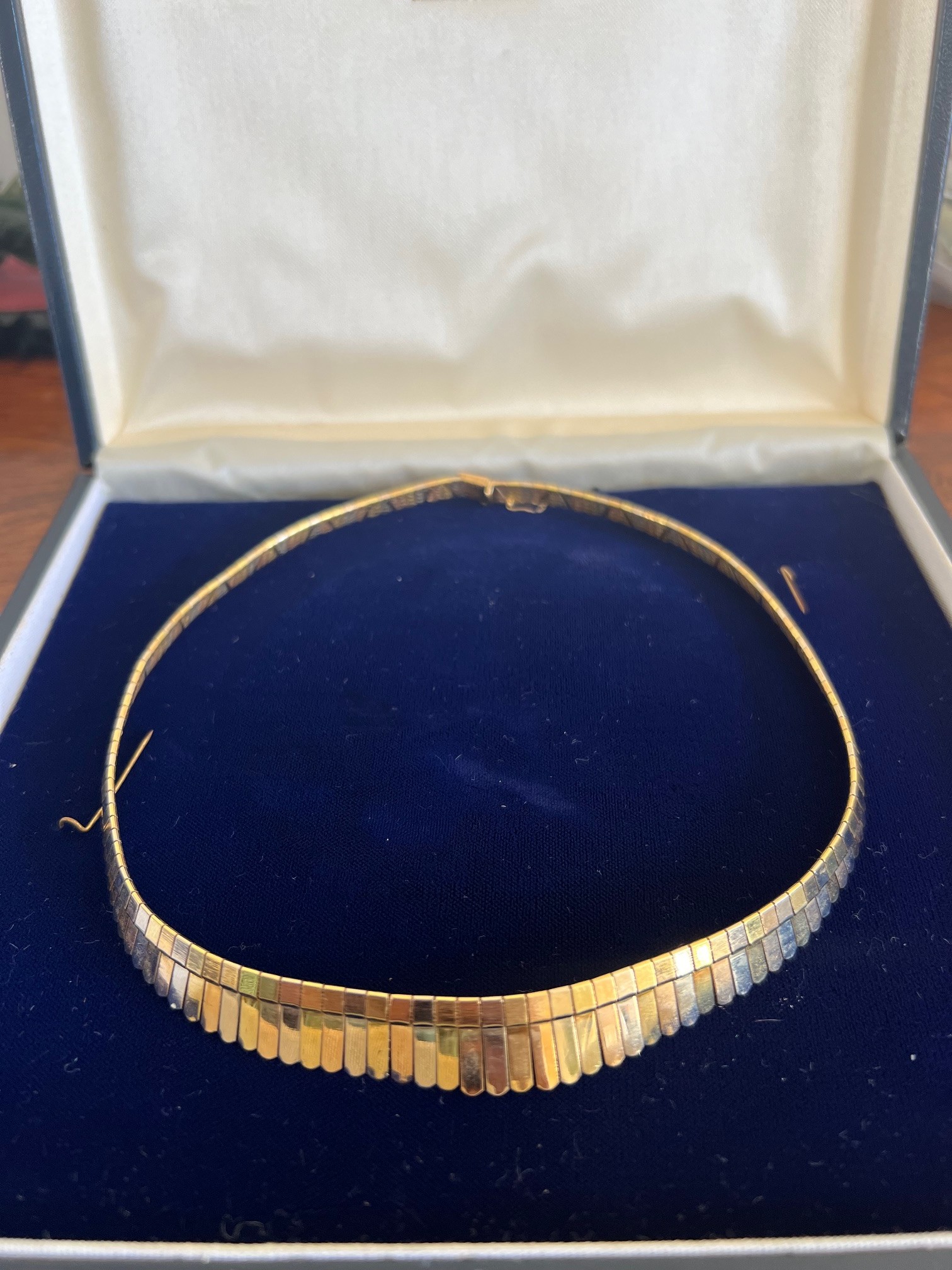 18ct GOLD TRICOLOUR NECKLACE, WEIGHT APPROX 37.1g, LENGTH APPROX 43cm