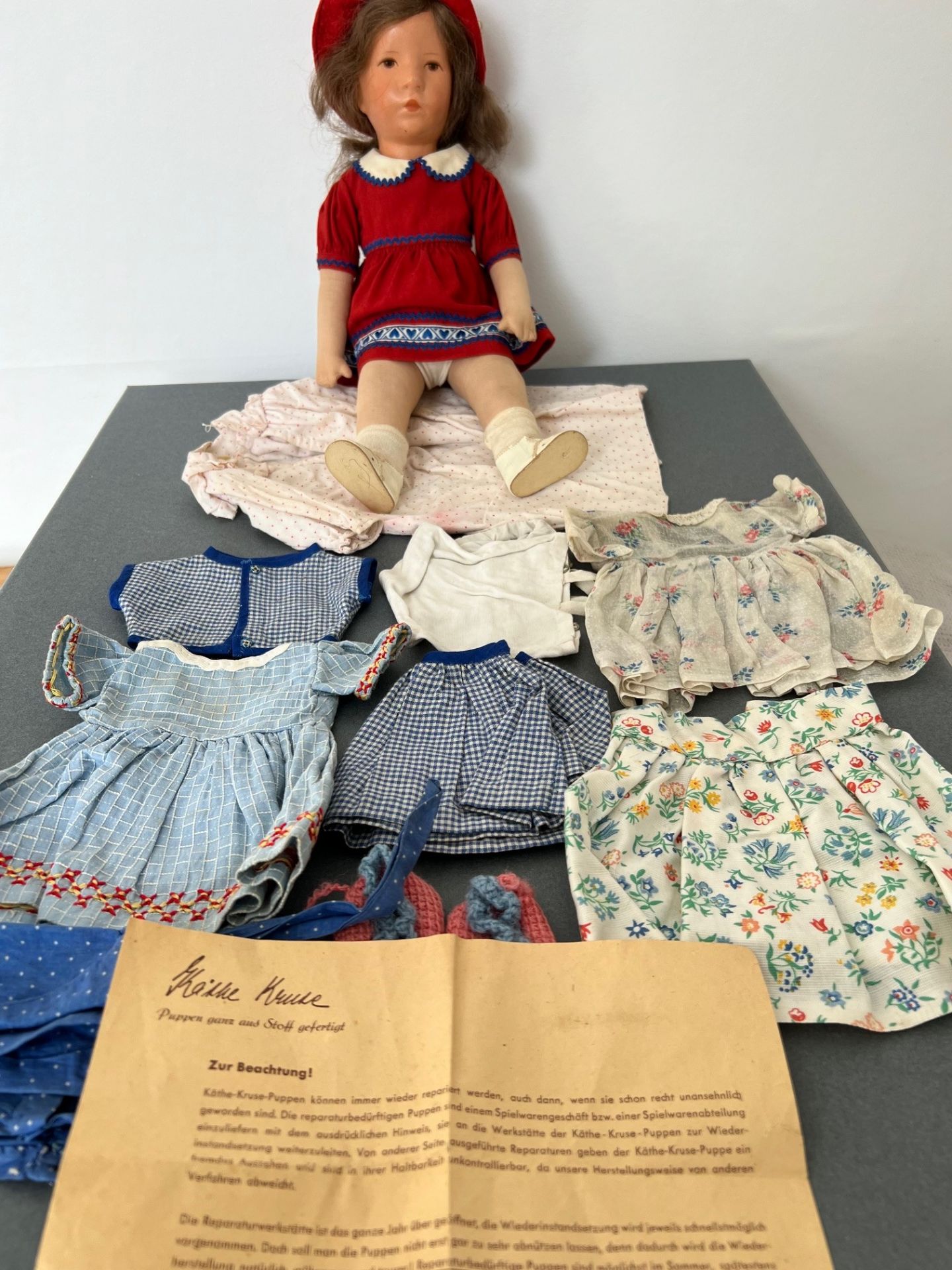 GERMAN DOLL, COMPOSITION HEAD, FABRIC BODY PLUS ASSOCIATED PERIOD CLOTHING - Image 4 of 9