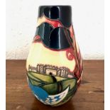 TUBE LINED DECORATIVE VASE IN THE MOORCROFT MANNER, APPROX 14cm HIGH
