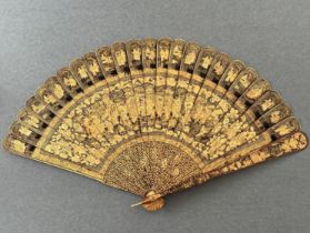 CHINESE EXPORT HIGHLY DECORATIVE FAN WITH LACQUERED DECORATION