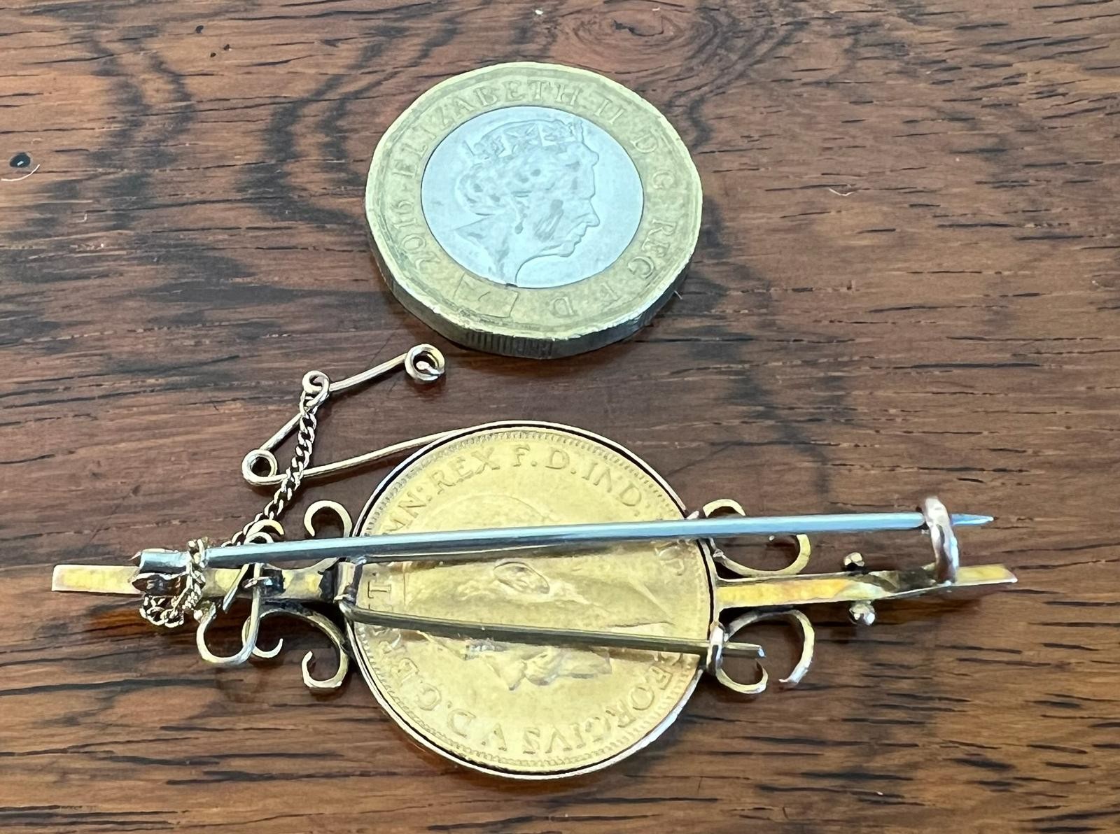 GEORGE V SOVEREIGN 1911, SET IN GOLD COLOURED BROOCH, APPROX TOTAL WEIGHT 11g - Image 2 of 2