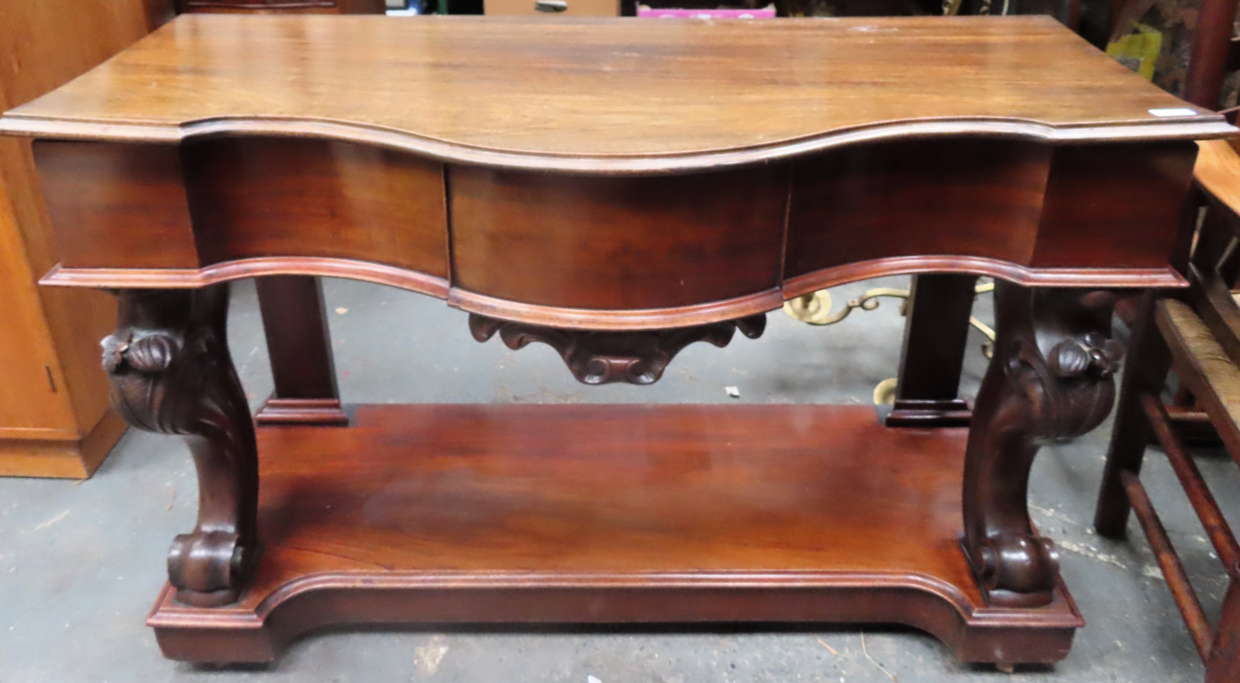 Victorian mahogany serpentine fronted sideboard on raised supports. Approx. 80 x 124 x 54cms