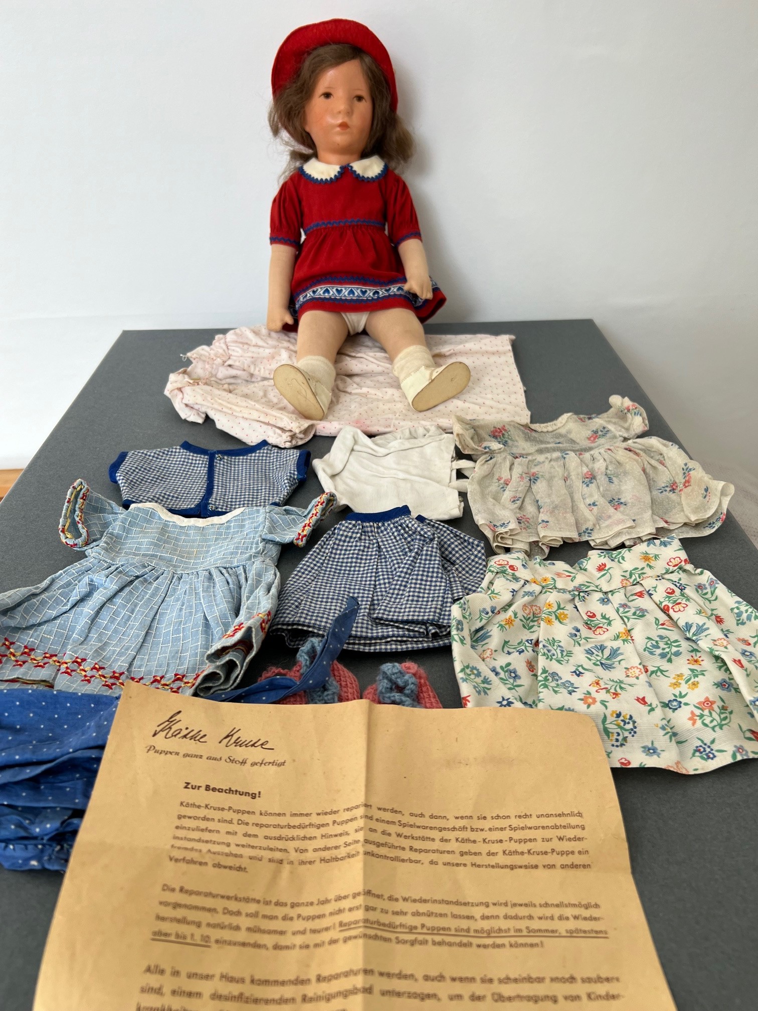 GERMAN DOLL, COMPOSITION HEAD, FABRIC BODY PLUS ASSOCIATED PERIOD CLOTHING - Image 3 of 9