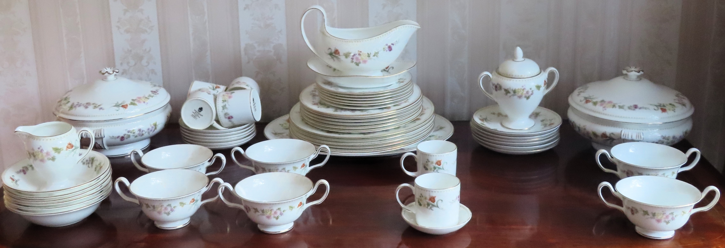 Large quantity of Wedgwood Mirabelle dinnerware. Approx. 50+ pieces All in used condition, unchecked