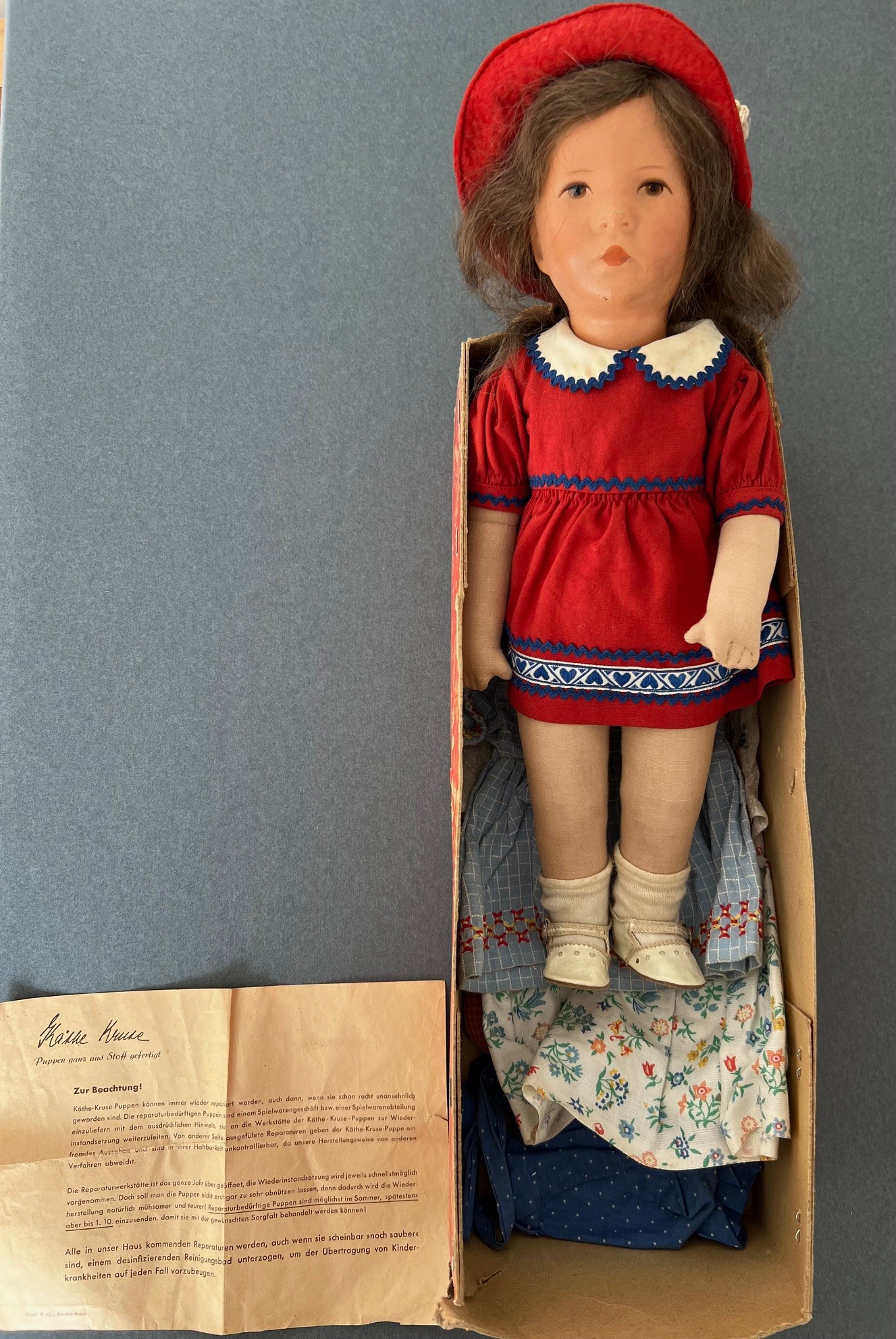 GERMAN DOLL, COMPOSITION HEAD, FABRIC BODY PLUS ASSOCIATED PERIOD CLOTHING - Image 8 of 9