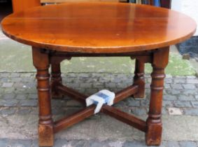 Late 19th century solid oak circular extending dining table with two leaves. Approx. 76cm H x