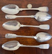 FIVE SILVER SERVING SPOONS, LONDON, 1820, WEIGHT APPROX 350g