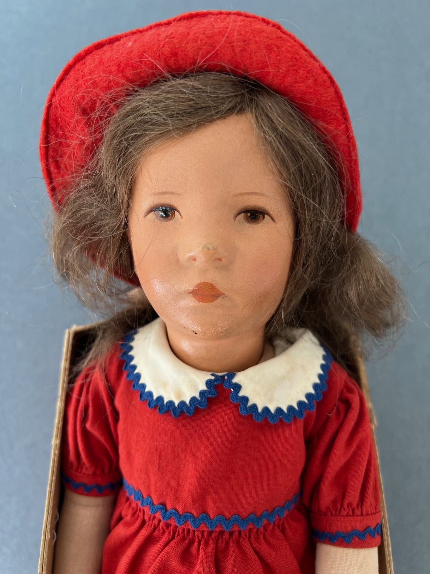 GERMAN DOLL, COMPOSITION HEAD, FABRIC BODY PLUS ASSOCIATED PERIOD CLOTHING - Image 7 of 9