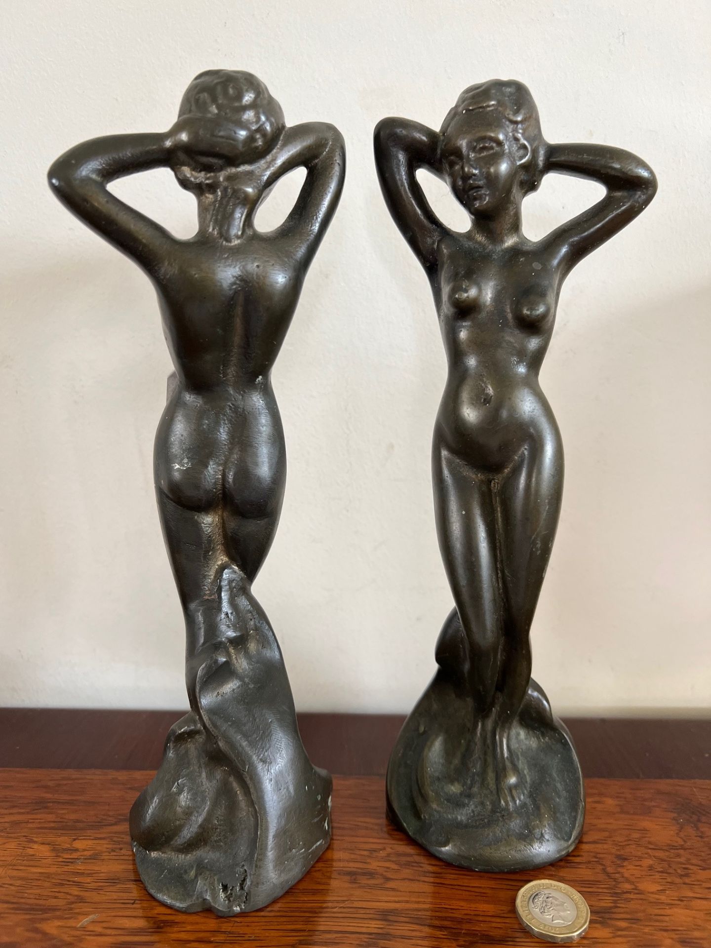 PAIR OF HEAVY SOLID CAST METAL FEMALE FIGURES (NON MAGNETIC), APPROX 25cm HIGH - Image 4 of 4