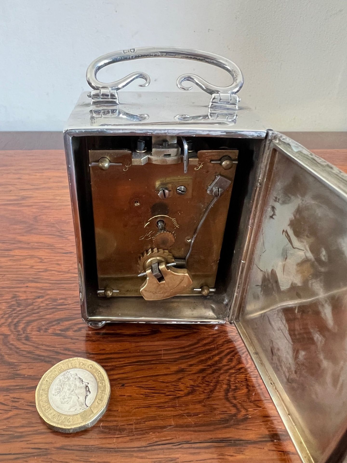 SILVER CASED CLOCK, FRENCH MOVEMENT, LONDON 1914, APPROX 7.5 x 5.5 x 4.25cm NOT WORKING, REPAIR TO - Image 4 of 6
