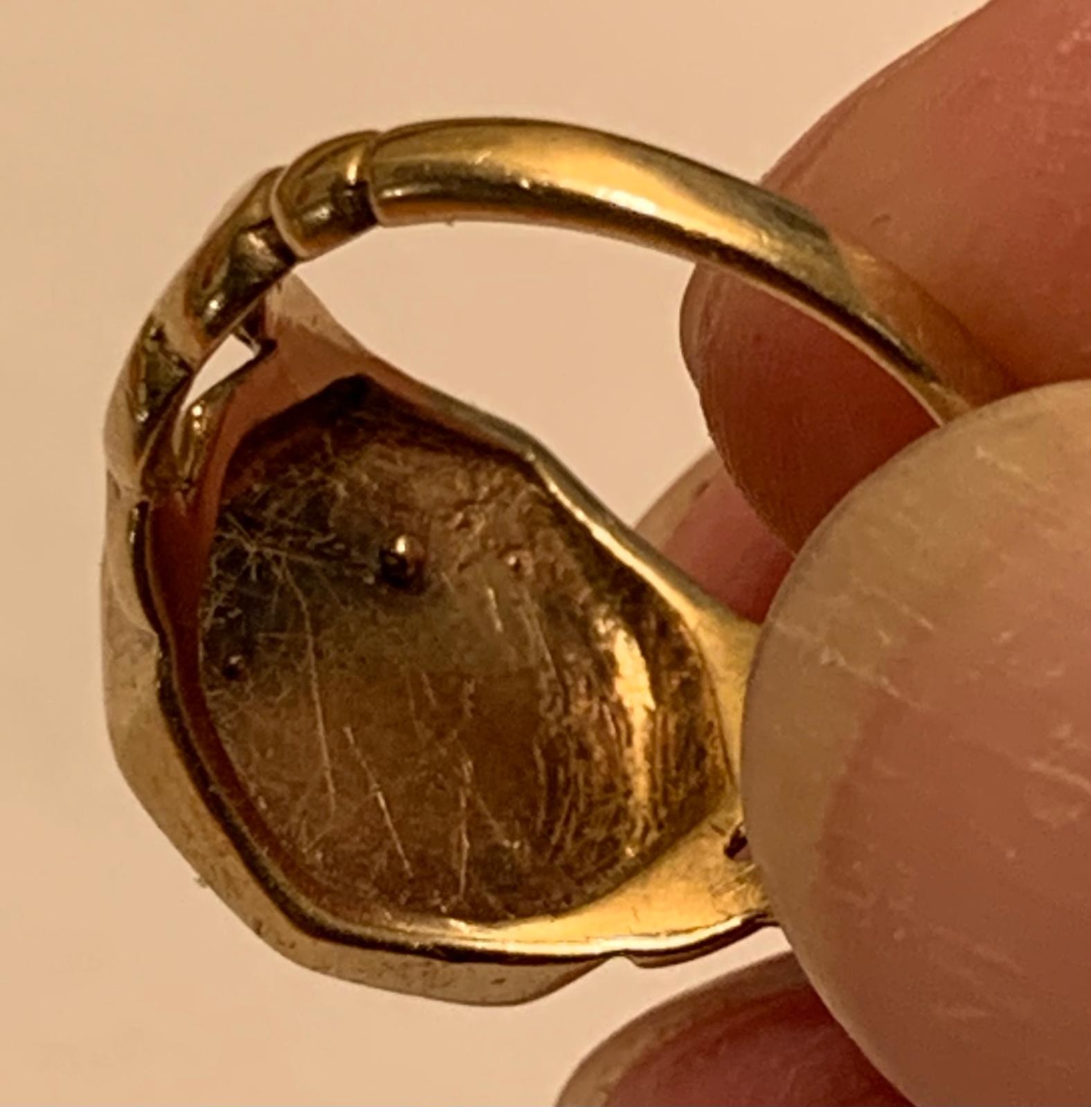 9ct GOLD RING DEPICTING A SAINT, SIZE F, TOTAL WEIGHT APPROX 2.8g, AND ALSO 9ct GOLD RING SET WITH - Image 8 of 9