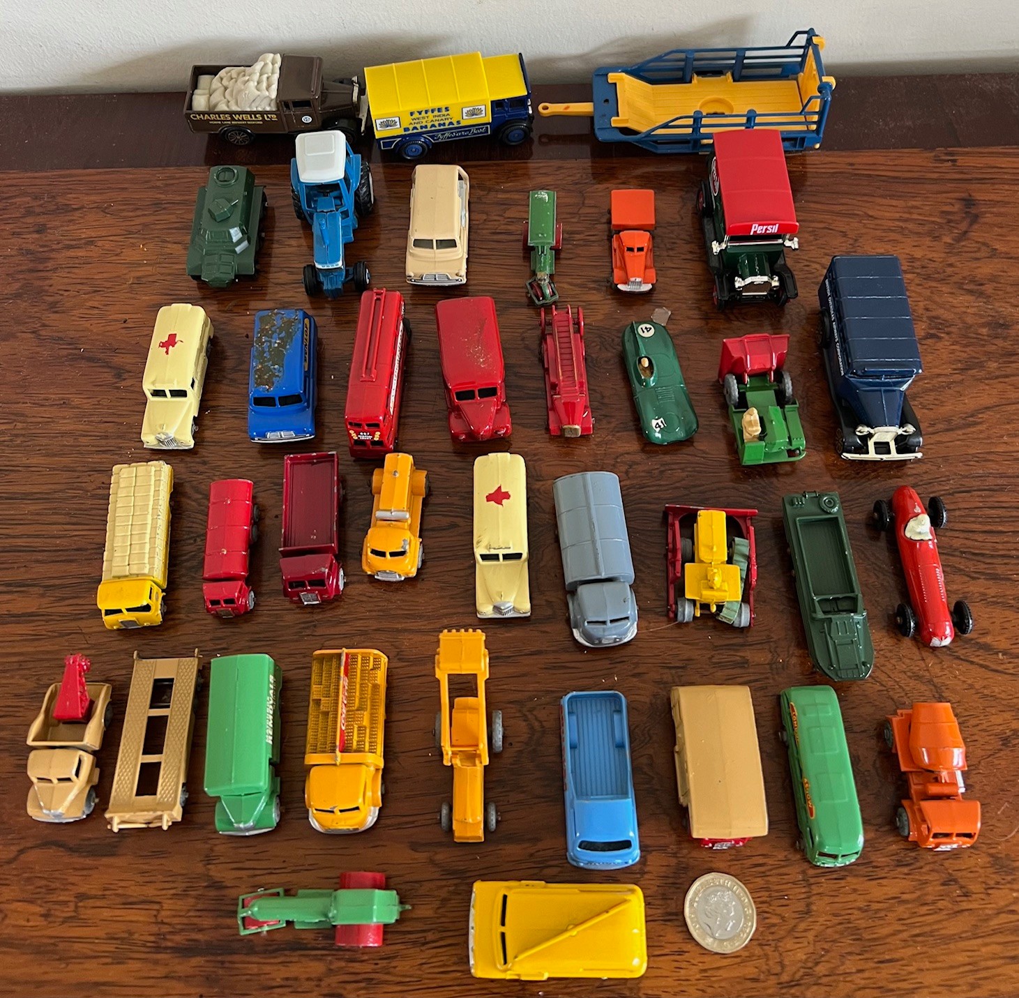 ACCUMULATION OF LESNEY, MATCHBOX AND OTHER MODEL DIECAST VEHICLES