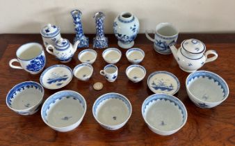QUANTITY OF BLUE AND WHITE CERAMICS, MAINLY 19th CENTURY, MINIATURE TEA BOWLS, ETC