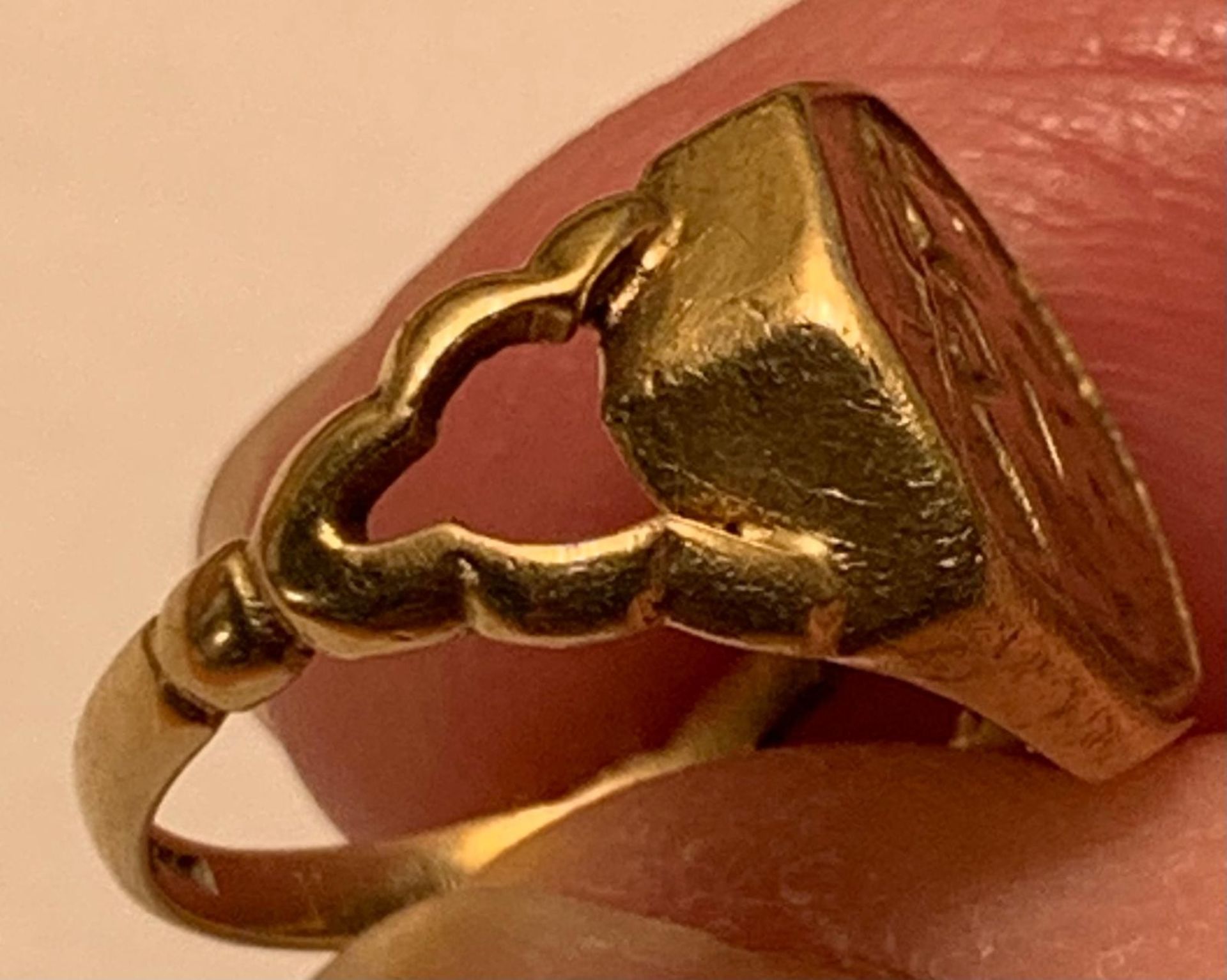 9ct GOLD RING DEPICTING A SAINT, SIZE F, TOTAL WEIGHT APPROX 2.8g, AND ALSO 9ct GOLD RING SET WITH - Image 4 of 9