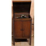 Early 20th century oak cased gramaphone. Approx. 82cm H x 69cm W x 49cm D Used condition, scuffs and