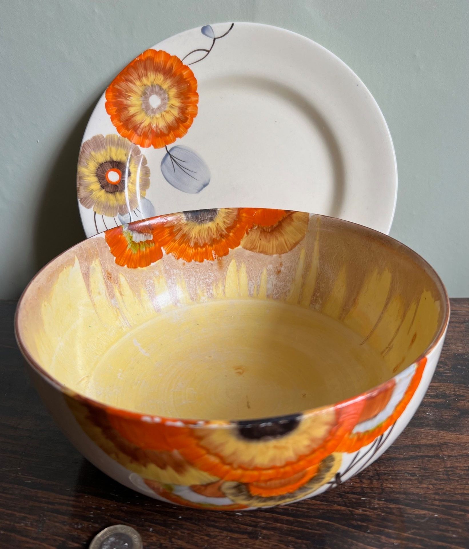 CLARICE CLIFF BIZARRE BOWL AND PLATE, BOWL DIAMETER APPROX 20.75cm, PLATE DIAMETER APPROX 23cm