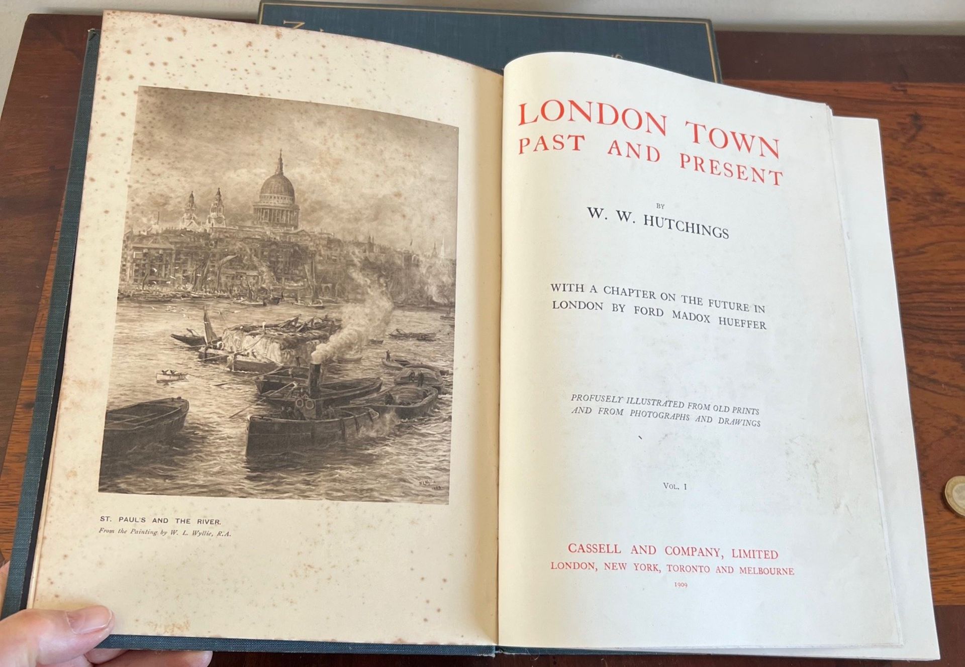 HUTCHINGS 'LONDON TOWN PAST AND PRESENT', 1909, TWO VOLUMES, CLOTH BOARDS - Image 2 of 3