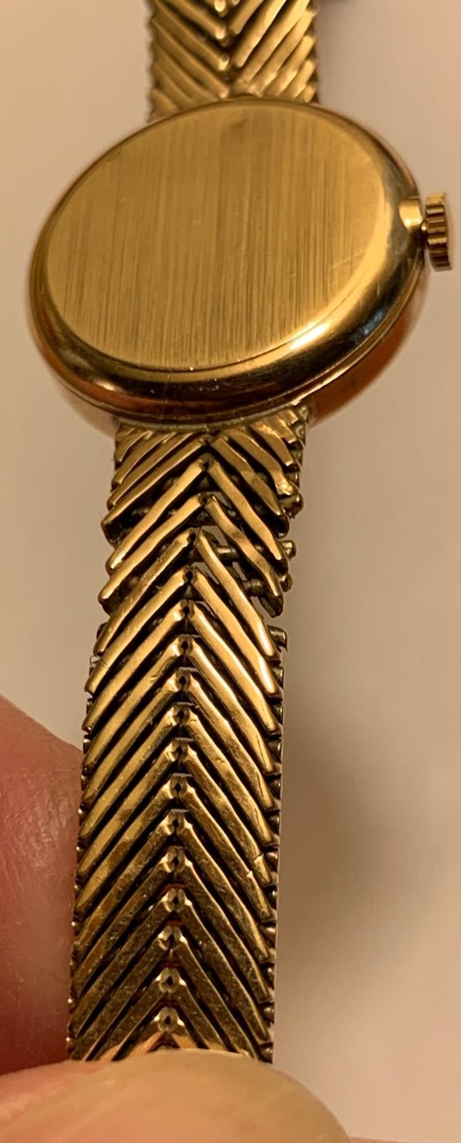9ct GOLD OMEGA WATCH IN WORKING ORDER, APPROX 17.5cm FROM CLASP AND 17.5cm FROM LOCK, TOTAL WEIGHT - Image 13 of 17