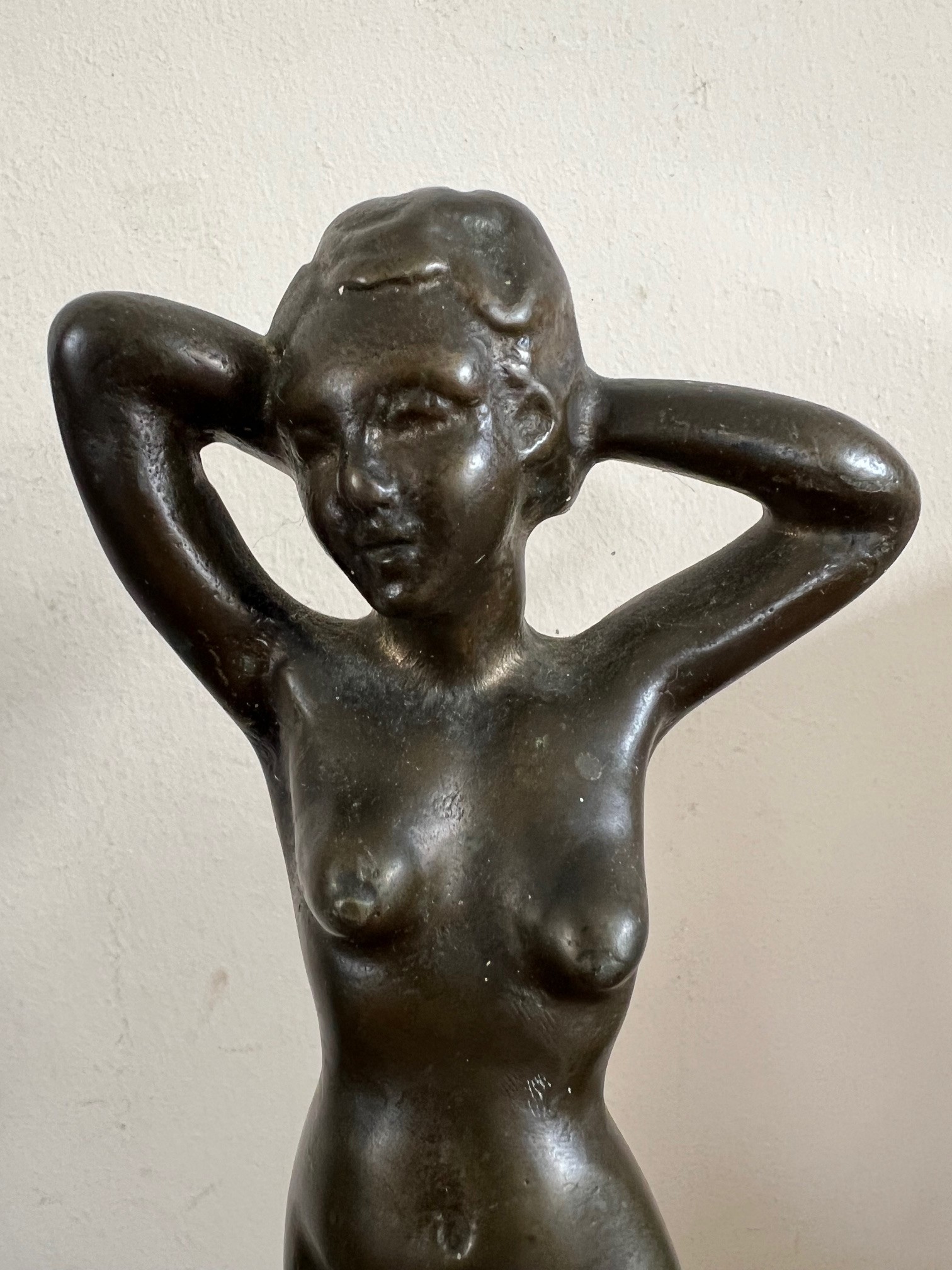 PAIR OF HEAVY SOLID CAST METAL FEMALE FIGURES (NON MAGNETIC), APPROX 25cm HIGH - Image 3 of 4