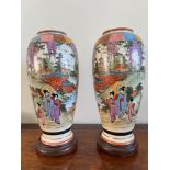 PAIR OF 20th CENTURY JAPANESE VASES, SIGNATURE TO BASE, VASE HEIGHT APPROX 25cm
