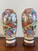 PAIR OF 20th CENTURY JAPANESE VASES, SIGNATURE TO BASE, VASE HEIGHT APPROX 25cm